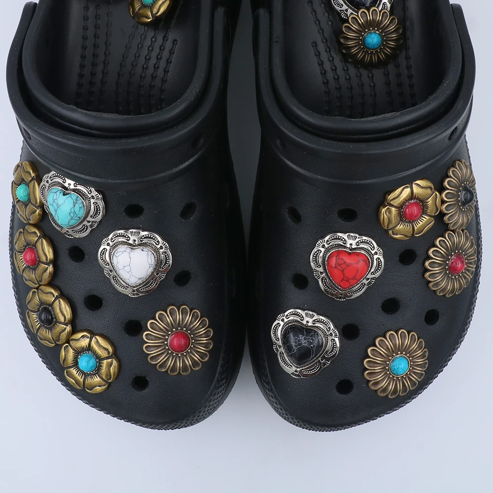 1 Pcs Shoe Charm Silvery Heart Shape Turquoise Shoe 크로크 Decorations Metal Golden Flowers Sandals Accessories Punk Style Gift