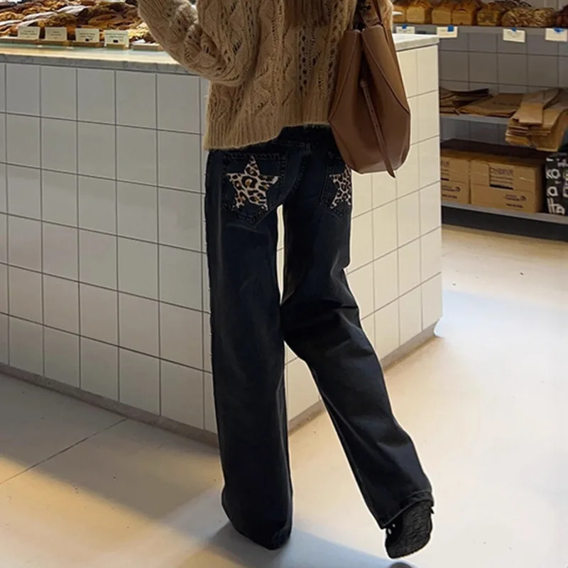 Leoparden-Stern-Stickerei, gerade Jeans für Damen, ganzjährig, modische Persönlichkeit, schwarze Weiden-Nagel-Design, tägliche Pendelhose