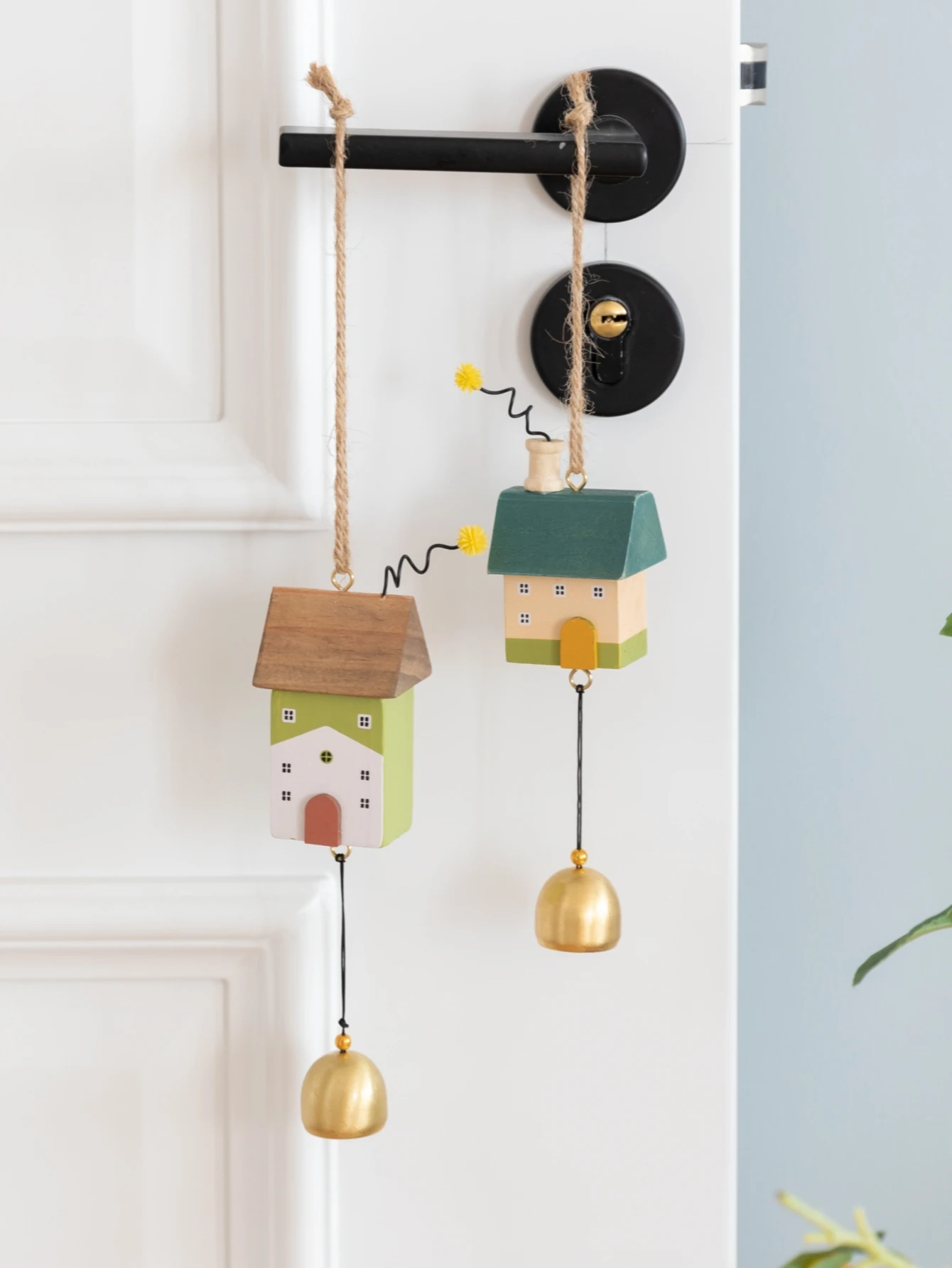 

C5 Cute Little House Wind Chimes Creative Doorknob Bell Hanging Decoration Bedroom Window Garden Outdoor Spring Decor Gift Box