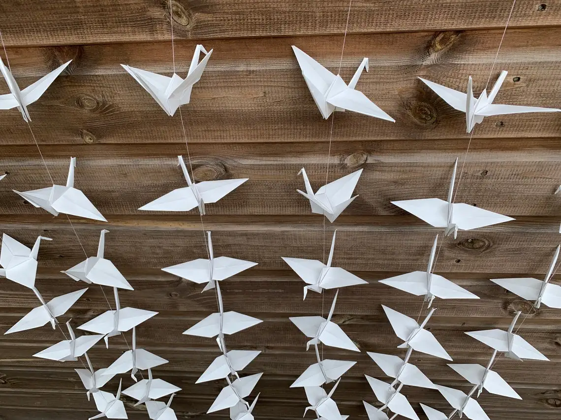 White Premade Origami Paper Cranes Garlands For Wedding Party Origami Doves For Valentine\'s Day Engagement Party Decorations