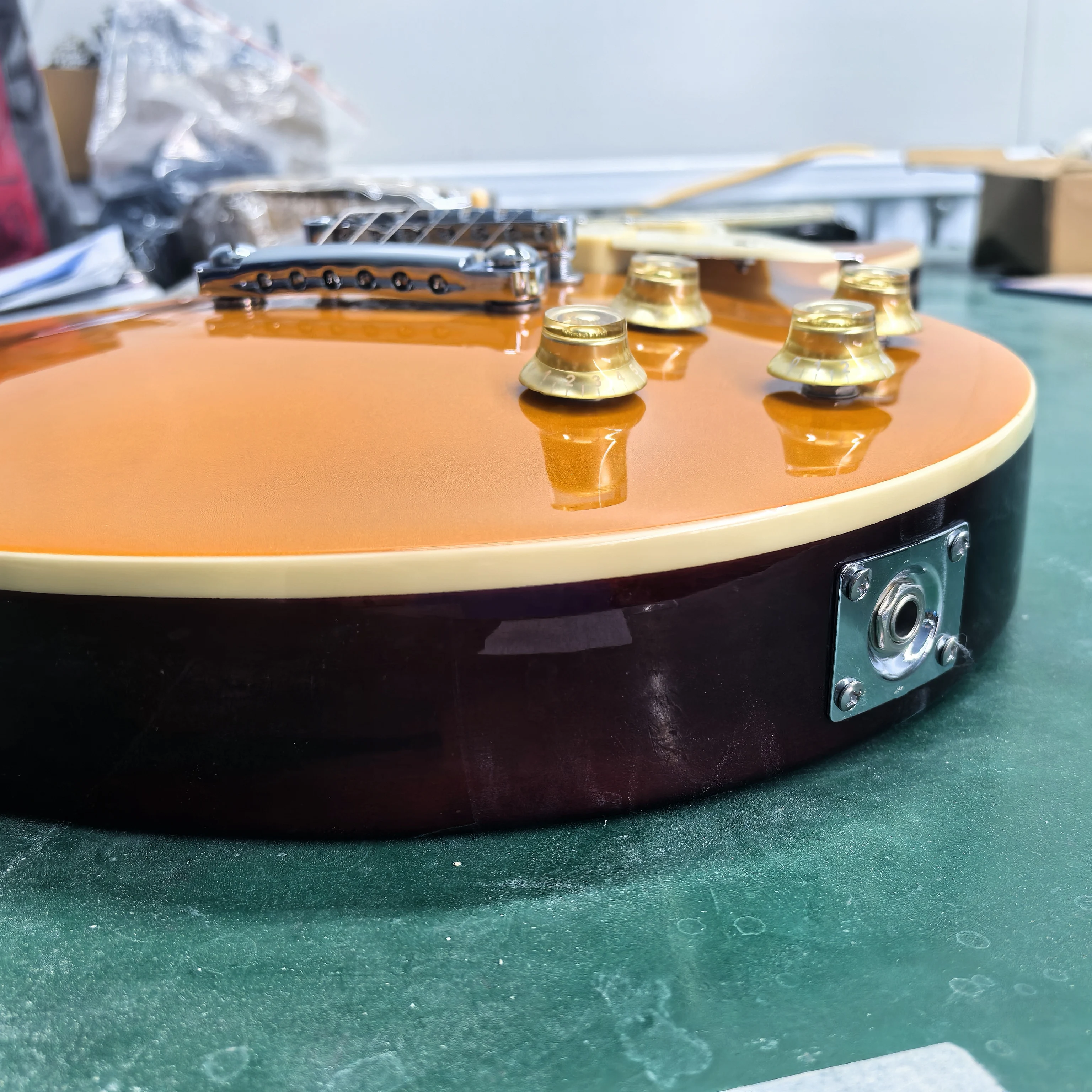 بيع المصنع مباشرة، جيتار كهربائي ذو 22 نغمة من الحور الذهبي مكون من 6 أوتار، متوفر في المخزون، سلك نغمة من الفولاذ المقاوم للصدأ، يمكن تخصيص الألوان