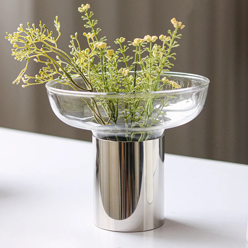 Funnel-type metal flower ware, simple and modern homestay living room entrance glass vase model room home jewelry ornament