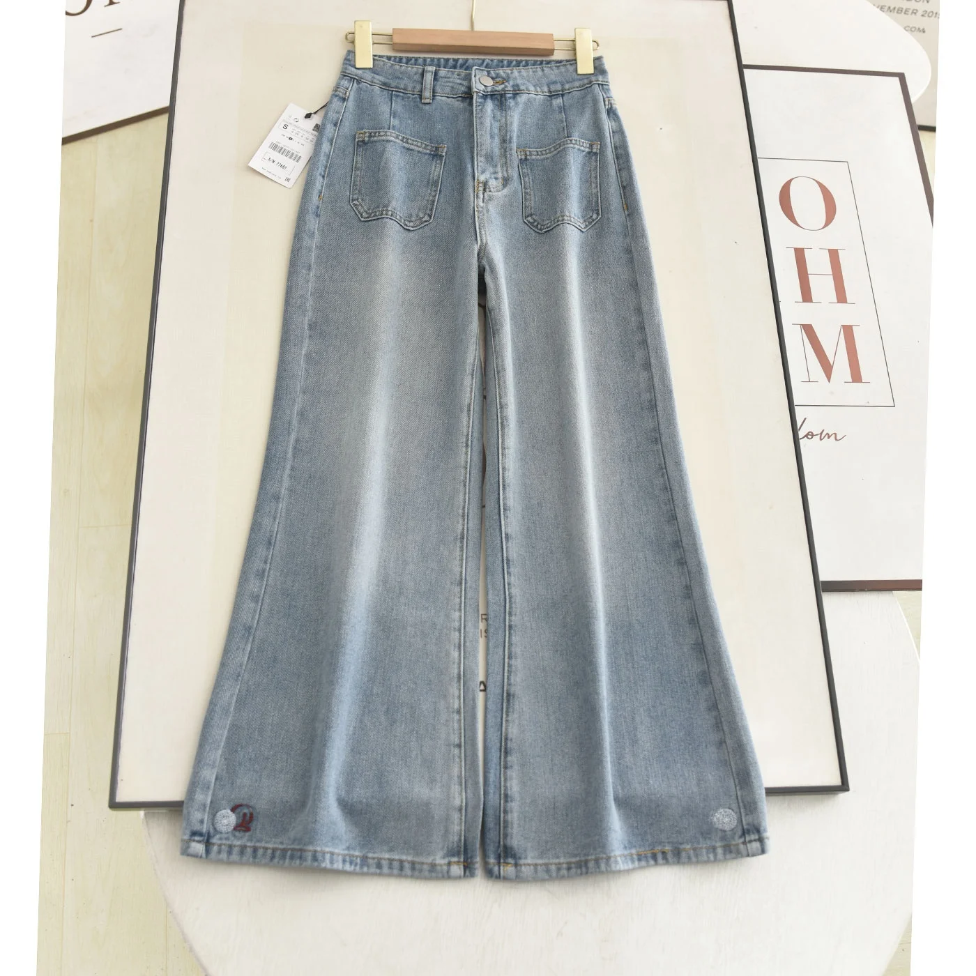 

Весна 2026: Модные женские джинсы-скинни с высокой талией, вышивкой кролика, расклешенные, из денима, с эффектом микроклеш, утягивающие фигуру