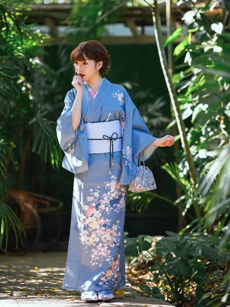 Kimono tradicional de estilo japonés para mujer, conjunto de Yukata con estampado Floral de Color azul Retro, ropa de Cosplay, vestido para actuación en escenario