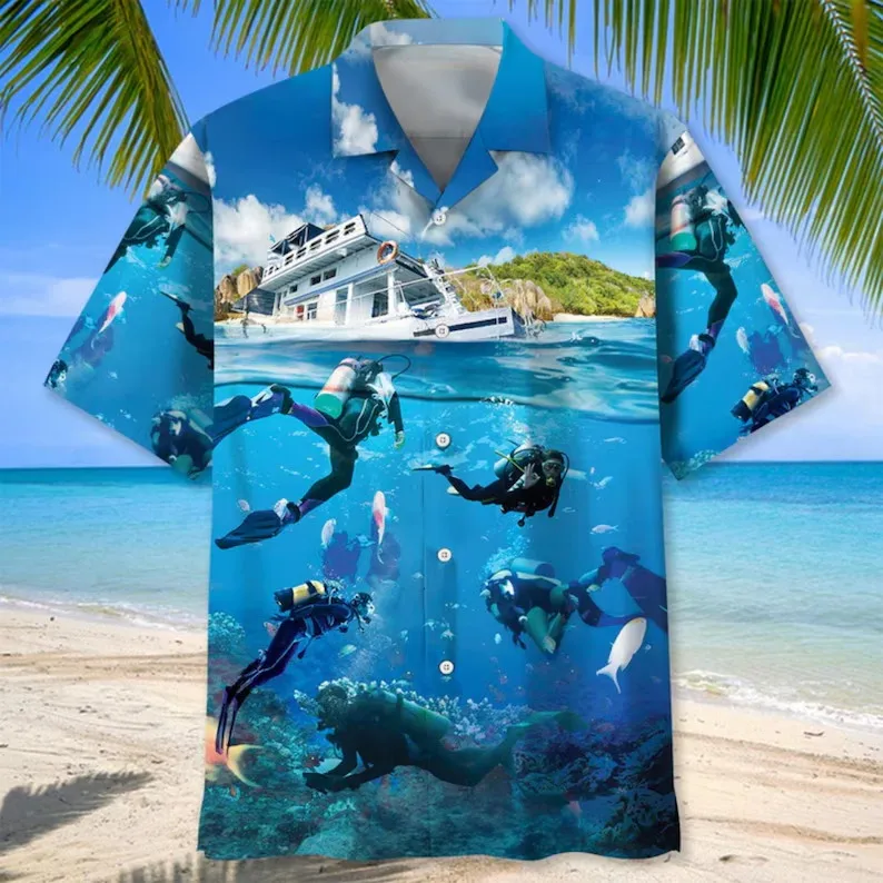 

Men's Scuba Diving Print Hawaiian Shirt Short Sleeve Coral & Fish Graphic Button Down Beach Shirt for Diving Enthusiasts