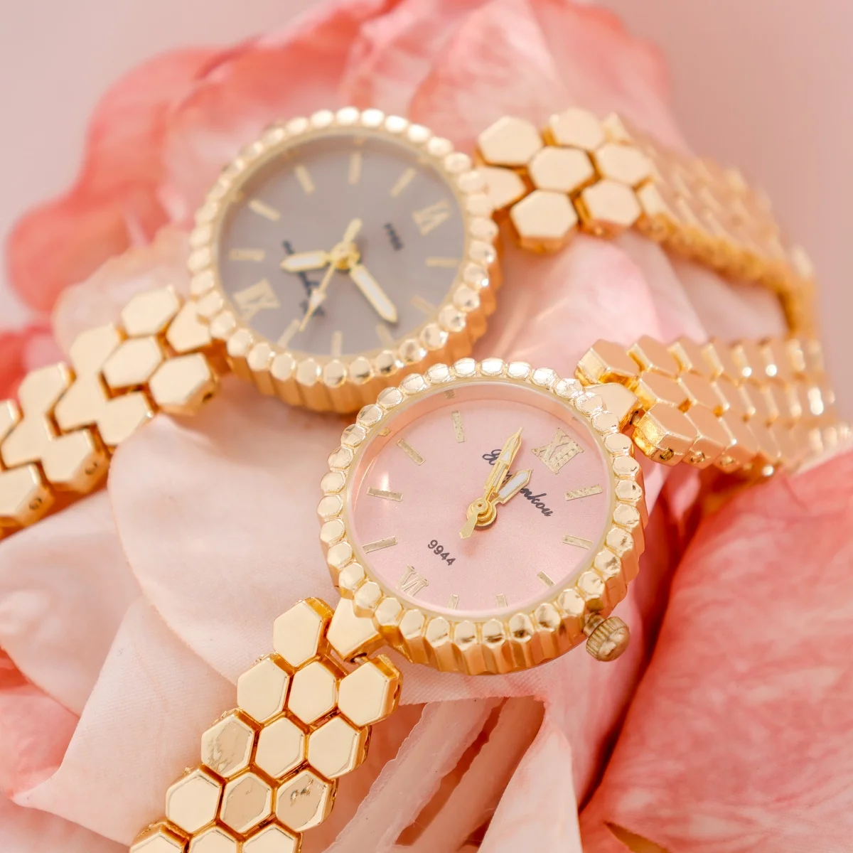 

Шикарные золотые кварцевые женские часы с римскими цифрами, циферблат из цинкового сплава, браслет сотового звена, праздничные подарки, аксессуары для наручных часов