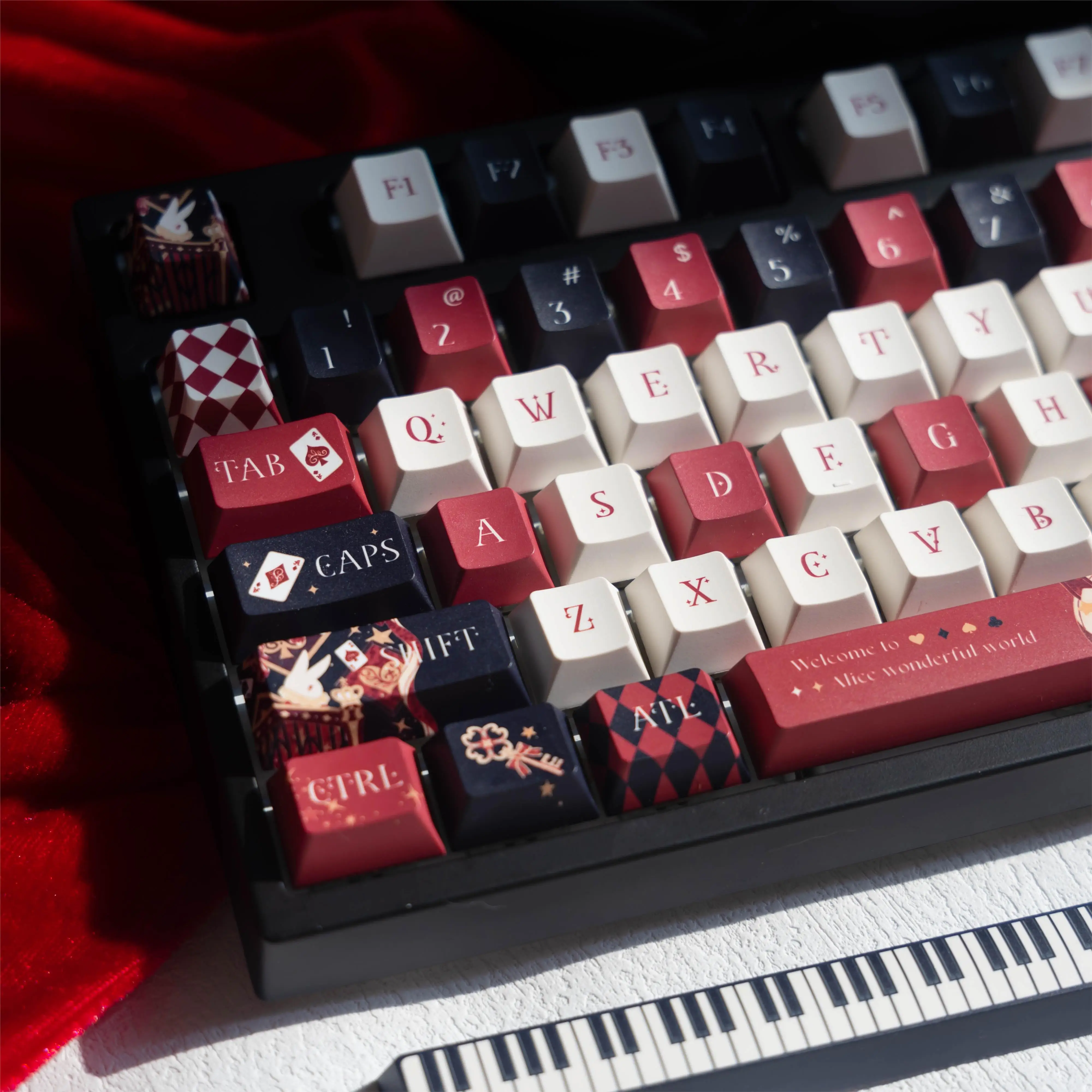 Imagem -02 - Teclado de Piano Vermelho e Azul dos Desenhos Animados Cherry Alice Retro Keycaps Barra de Espaço Dividida l Shape Enter 138 Teclas 2.25u 7u