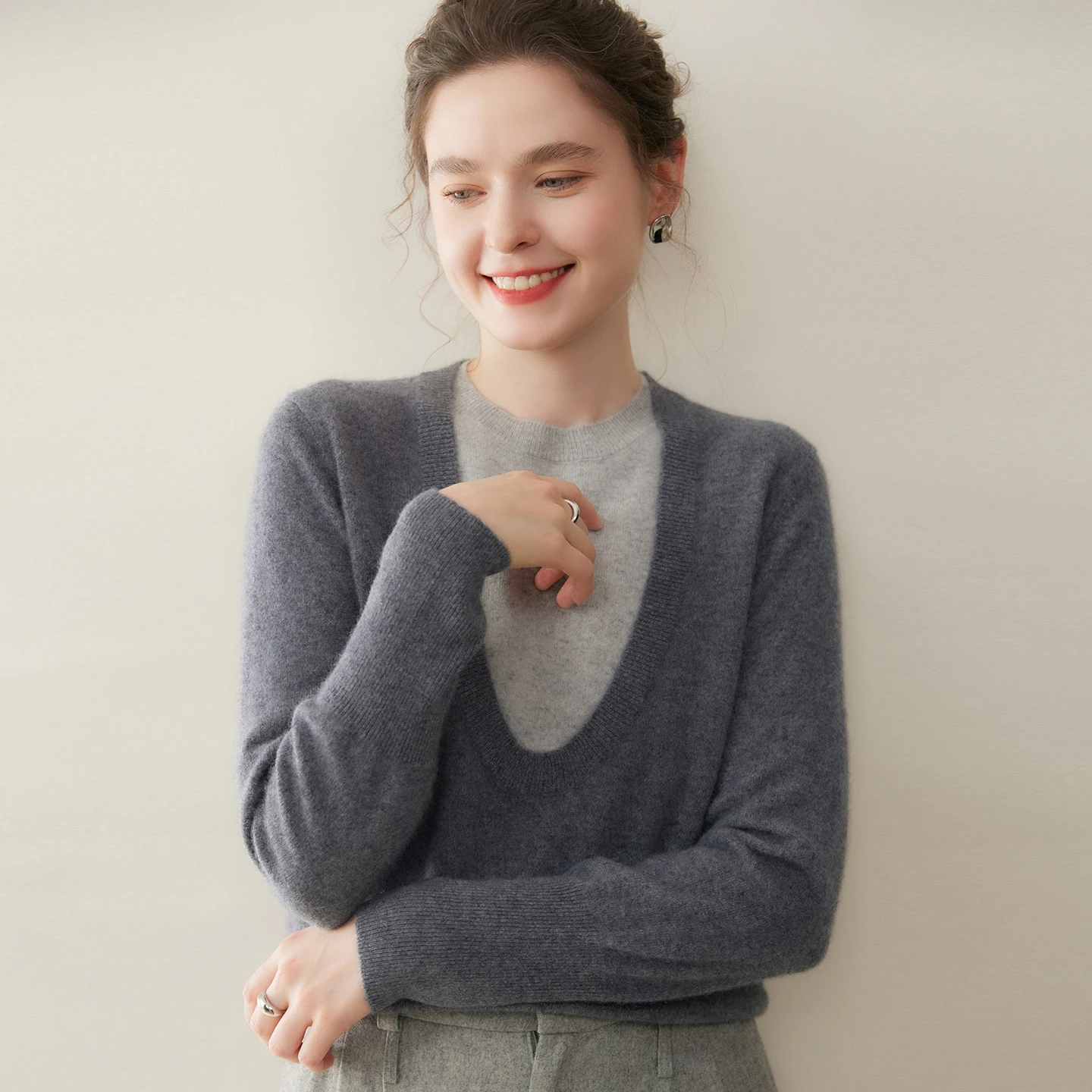 New Autumn Winter Deep U Neck Small Mountain Cashmere Sweater Womens Loose Knitted Color Blocking Fake Two Piece Base Wool