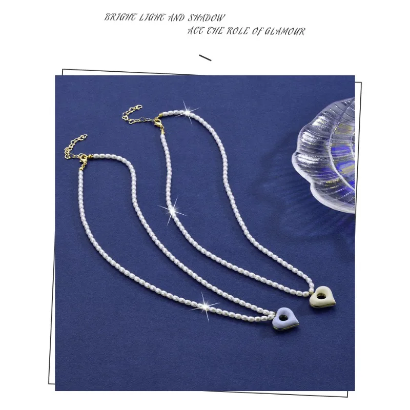 

A sweet and gentle necklace of 2025, a cream heart-shaped rice grain necklace paired with a hollowed-out heart-shaped necklace