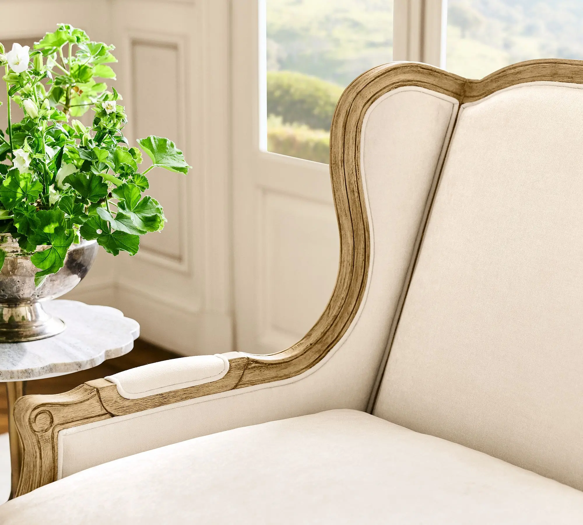 American-style Carved Solid Wood Sofa, Linen Fabric Two-seater Sofa, Vintage Distressed Small Sofa
