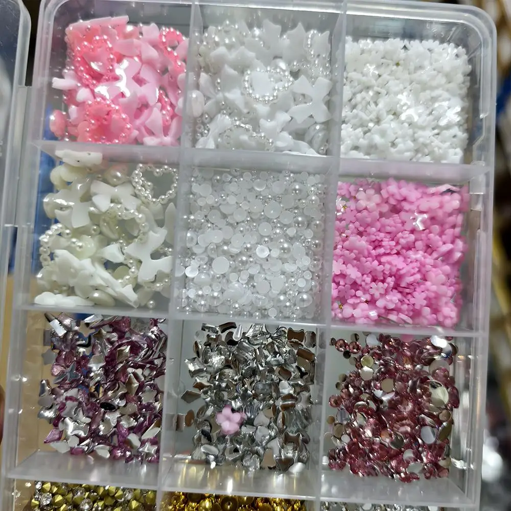 1 Caja de Adornos 3D para Uñas con Lazo de Flores Mixtas, Aleación, Mariposa, Caviar, Perla, Corazón, Decoraciones para Arte de Uñas, Accesorios para Manicura DIY