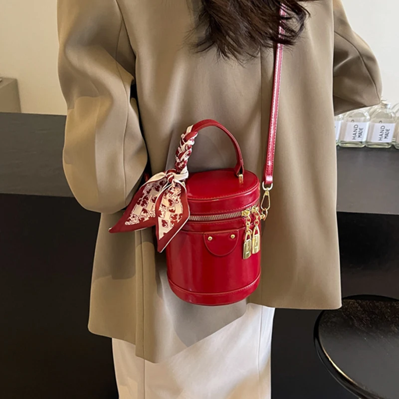 

Women's Bag New Fashion Red Bucket Crossbody Bags Korean Texture Leather Party Handbags Commute Versatile Small Pouch