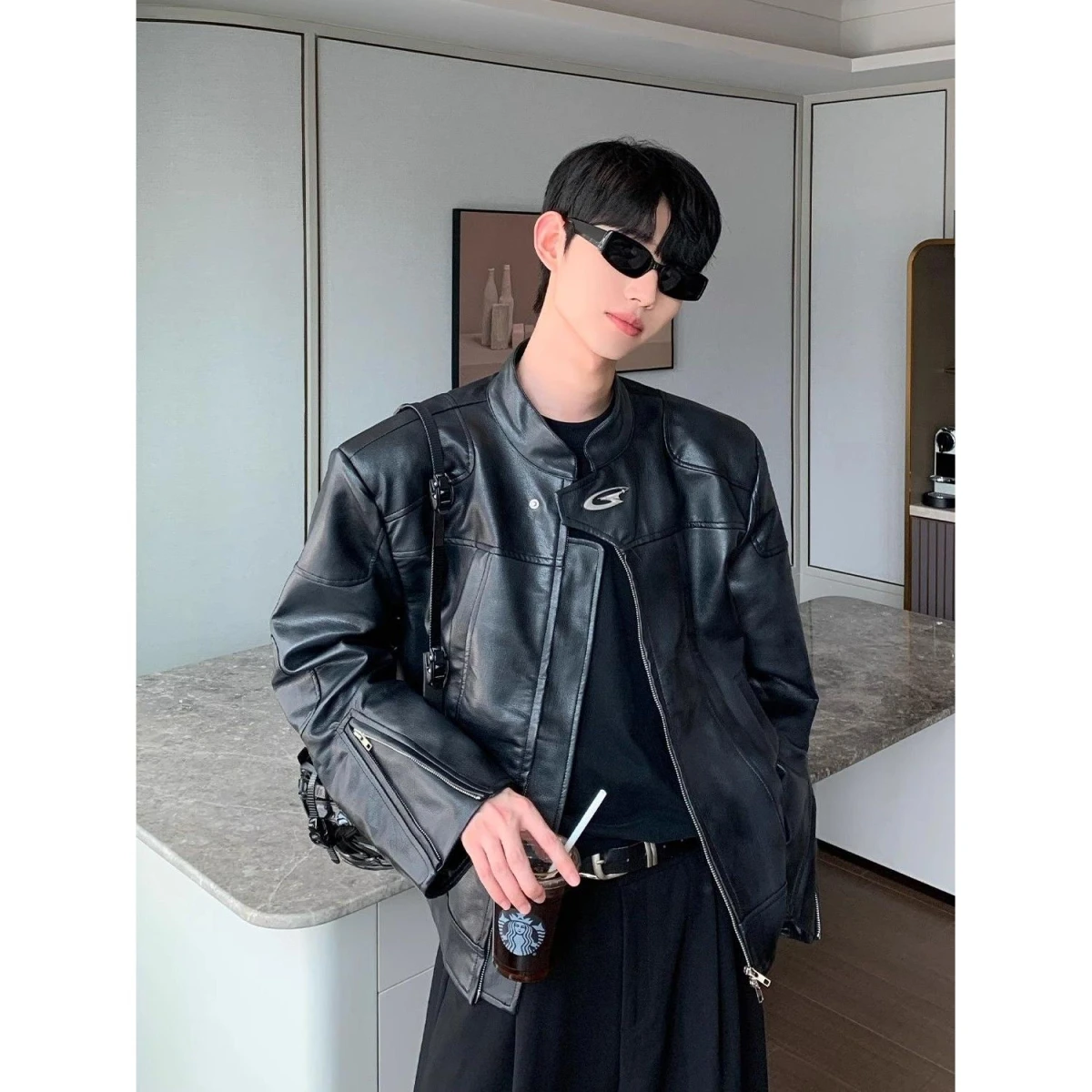 

Новая мужская кожаная куртка свободного кроя с подплечниками, в стиле мотоциклетной куртки, с высоким воротником, модная повседневная модель для весны и осени