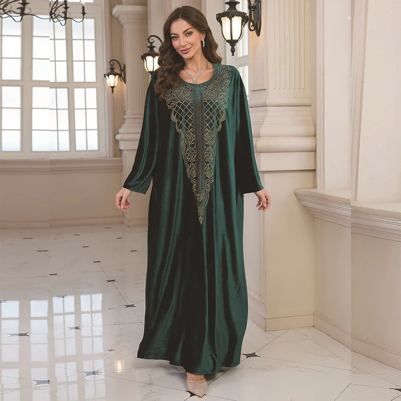 فستان سترة مخملي مطرز بنمط جديد أوروبي وأمريكي فضفاض كبير الحجم لقضاء العطلات على الشاطئ