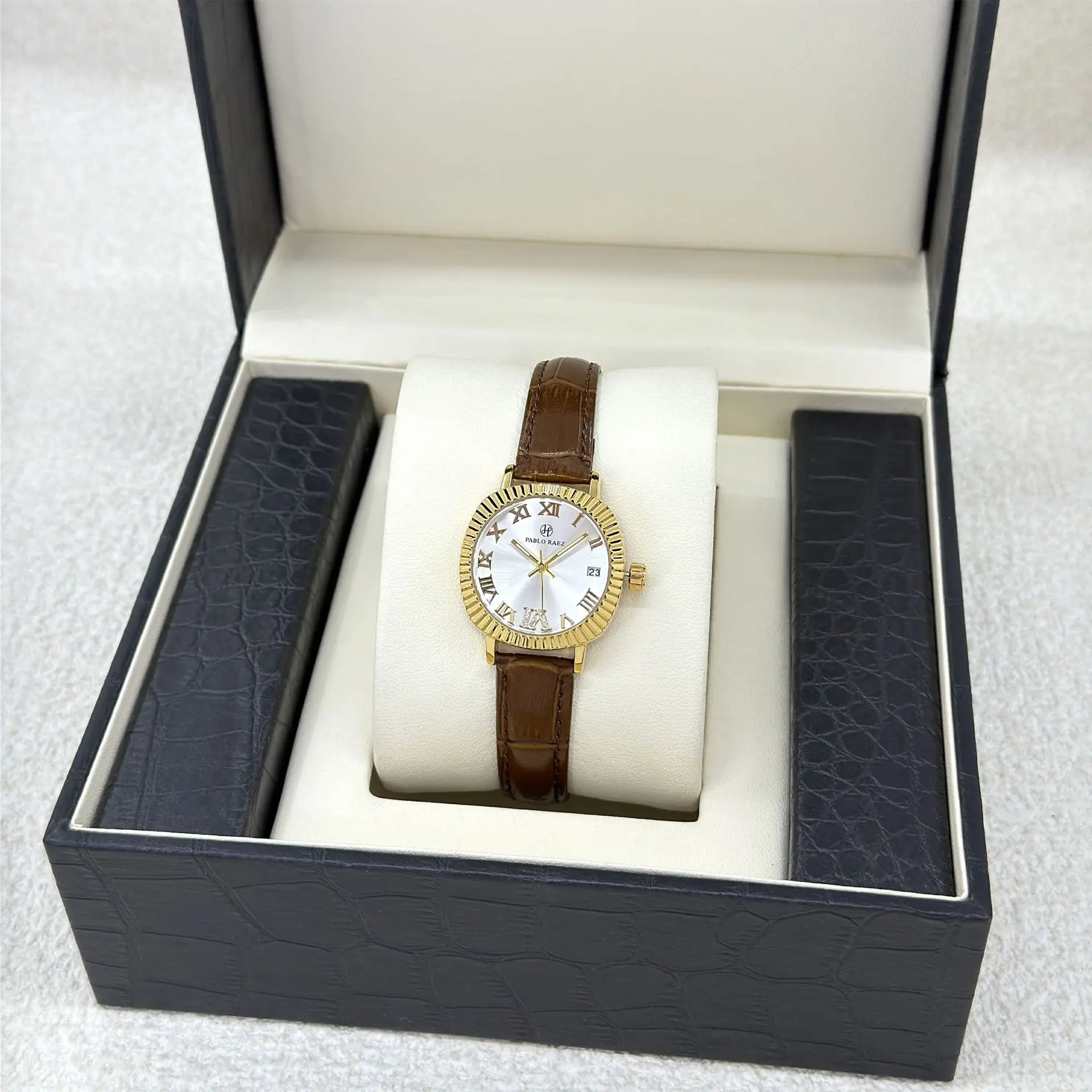 Marca de luxo relógio feminino calendário de couro à prova dwaterproof água negócios senhoras moda quartzo relógios de pulso (presente: caixa e bateria de reposição)