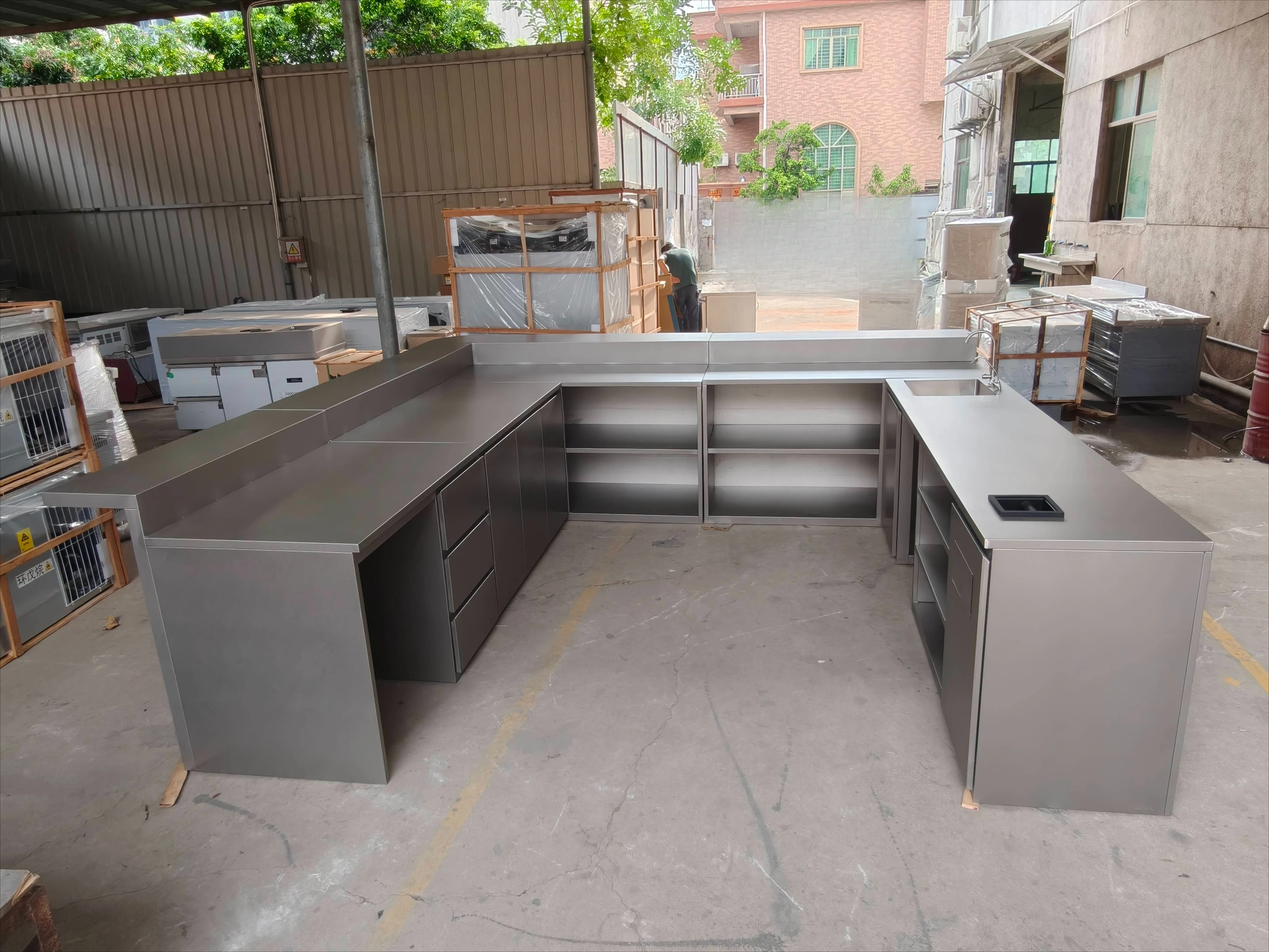 Stylish Honeycomb Countertop Custom Stainless Steel Electric 1500W Cocktail Bar with Curved Design for Luxury Commercial Bars