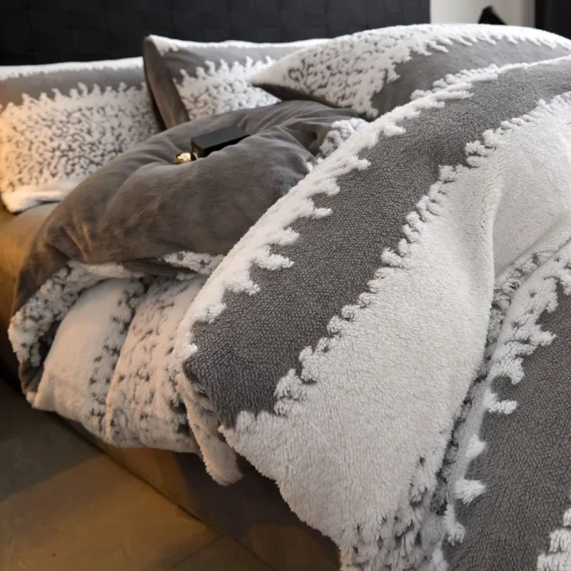 Black Stripes Milk Fleece Duvet Cover Light Luxury High-end Warm Four Piece Set Thick Comfortable Bed Sheets for Household Use