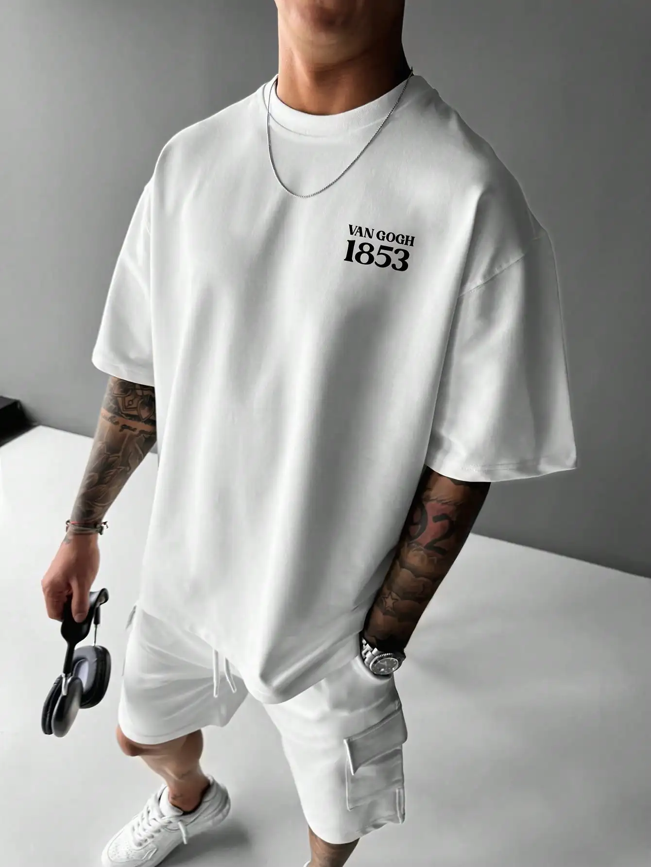 Kaus Kasual Pria dengan Cetakan Tribute "Malam Berbintang" Van Gogh - Kain Nyaman, Bernapas, Melar, Cocok untuk Rumah