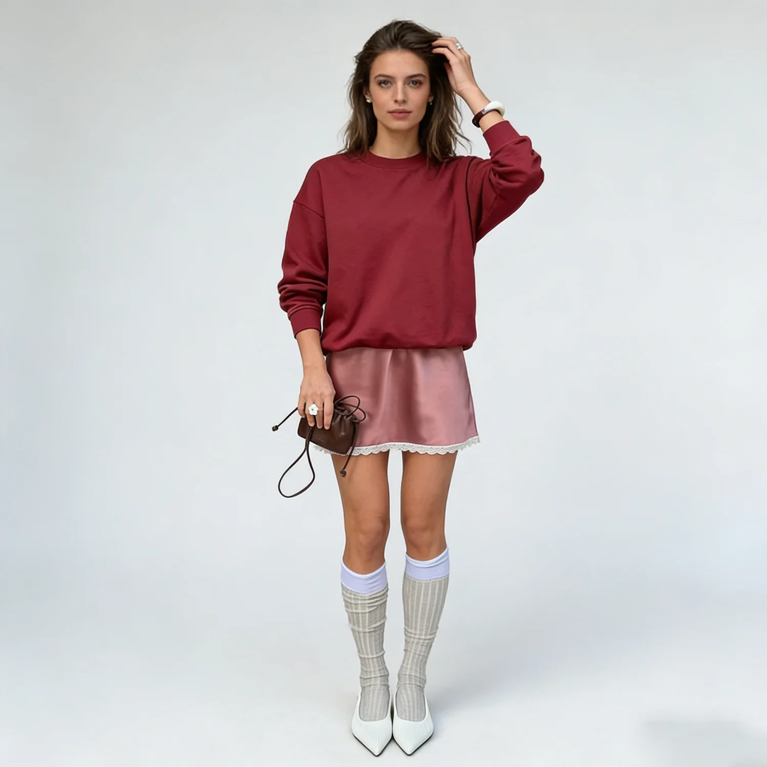 

Новая мини-юбка LIMO 2026 из шелковистого атласа для женщин, с кружевным подолом, повседневная, в уличном стиле, короткая юбка