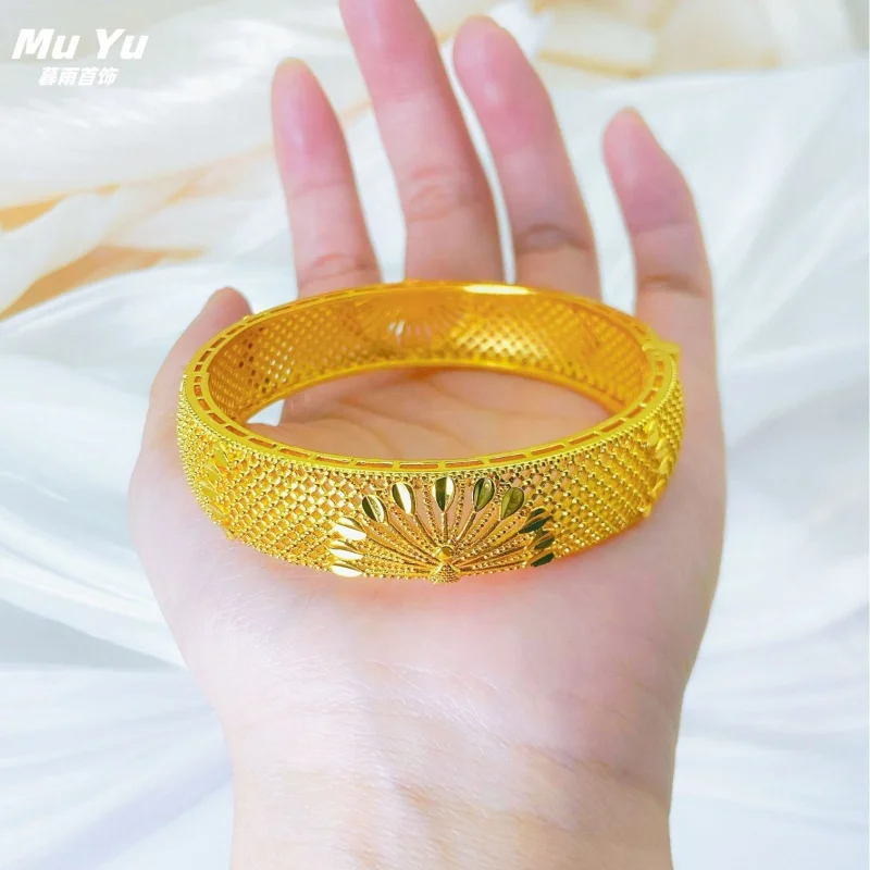 

Xiaohongshu Same Style Peacock Spreading Wings Plated Bracelet Wholesale Phoenix Bracelet with Long-lasting Plating and Hollow B