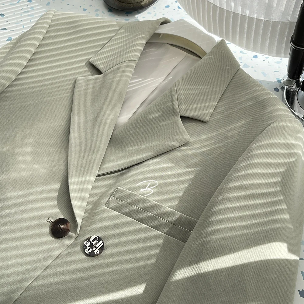 

Busy Fruit Commute Sle Letter Print Suit Jaet Long Sve Button ket Regular Length Pure Color Slimming Versatile Top