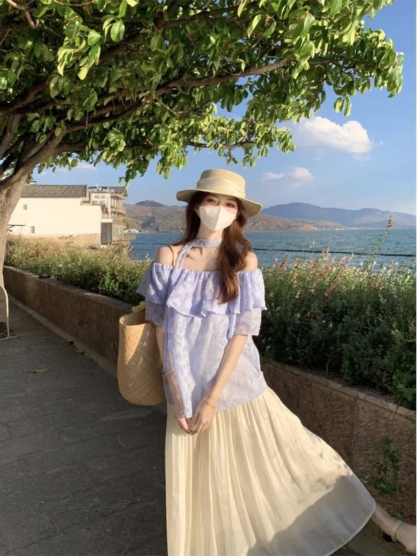 

Модная однотонная женская блузка с коротким рукавом, весна 2026, новинка, с декоративным вырезом на одно плечо и расклешенным подолом, трендовый топ