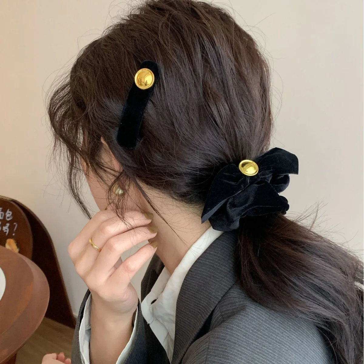 

Scrunchie Hair Tie Velvet Bow Premium Elegant Fall Winter Ponytail Bun Elastic Band for Women Daily Use Black