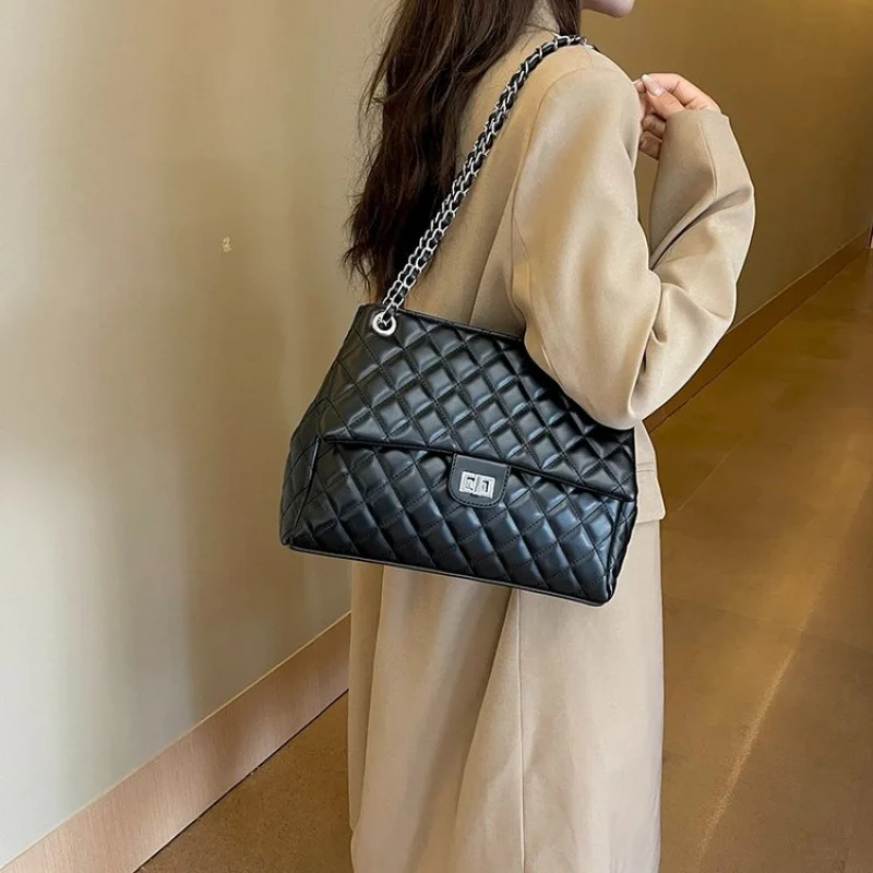 

Luxury Women's Vintage Leather Tote Bag Trendy Commuter Classic Elegant Ladies Casual Simple Fashionable Crossbody Bag