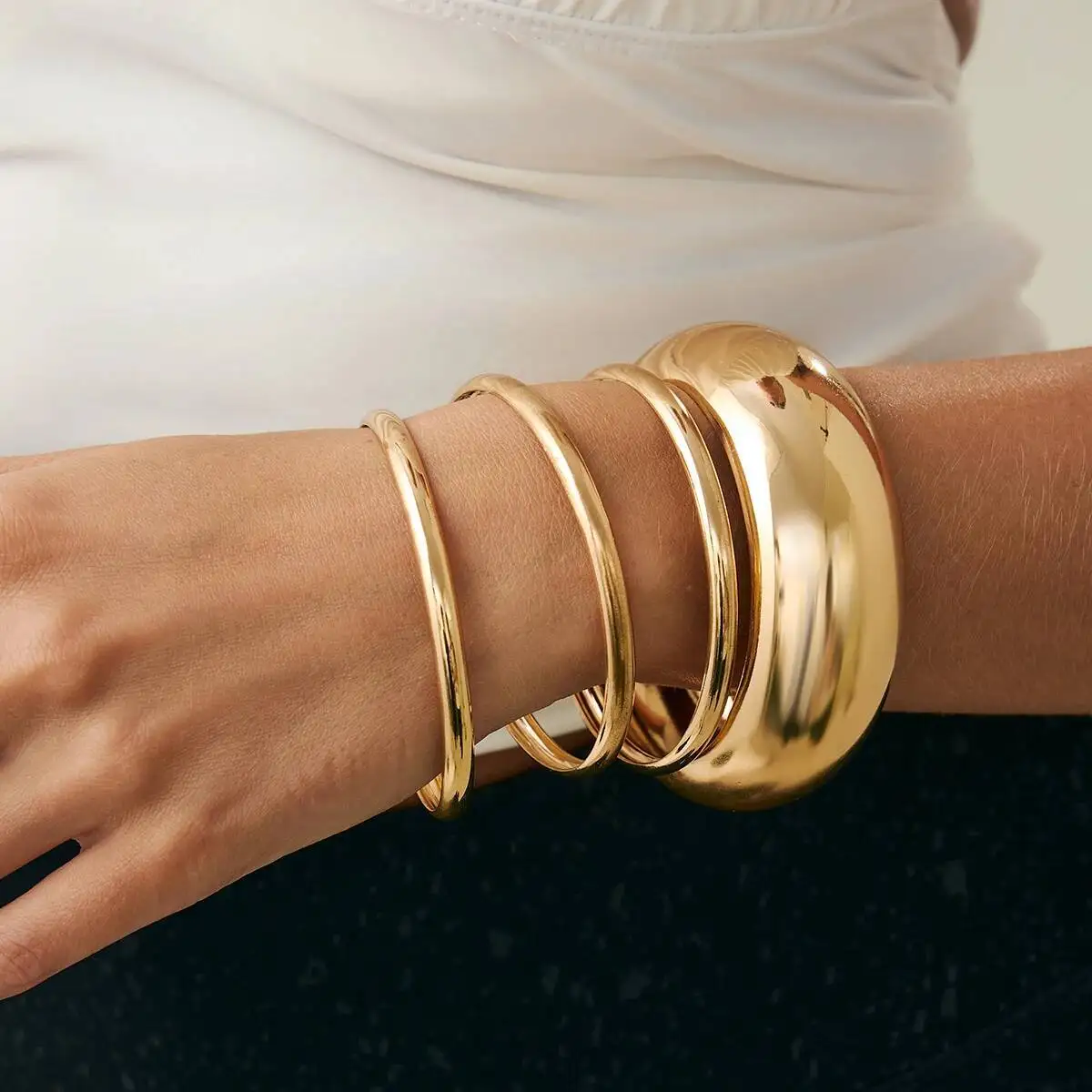 

SHIXIN 4 Pcs/Set Glossy Metal Large Round Chunky Bangle for Women Exaggerated Smooth Surface Stacked Wide Bracelet Punk Jewelry