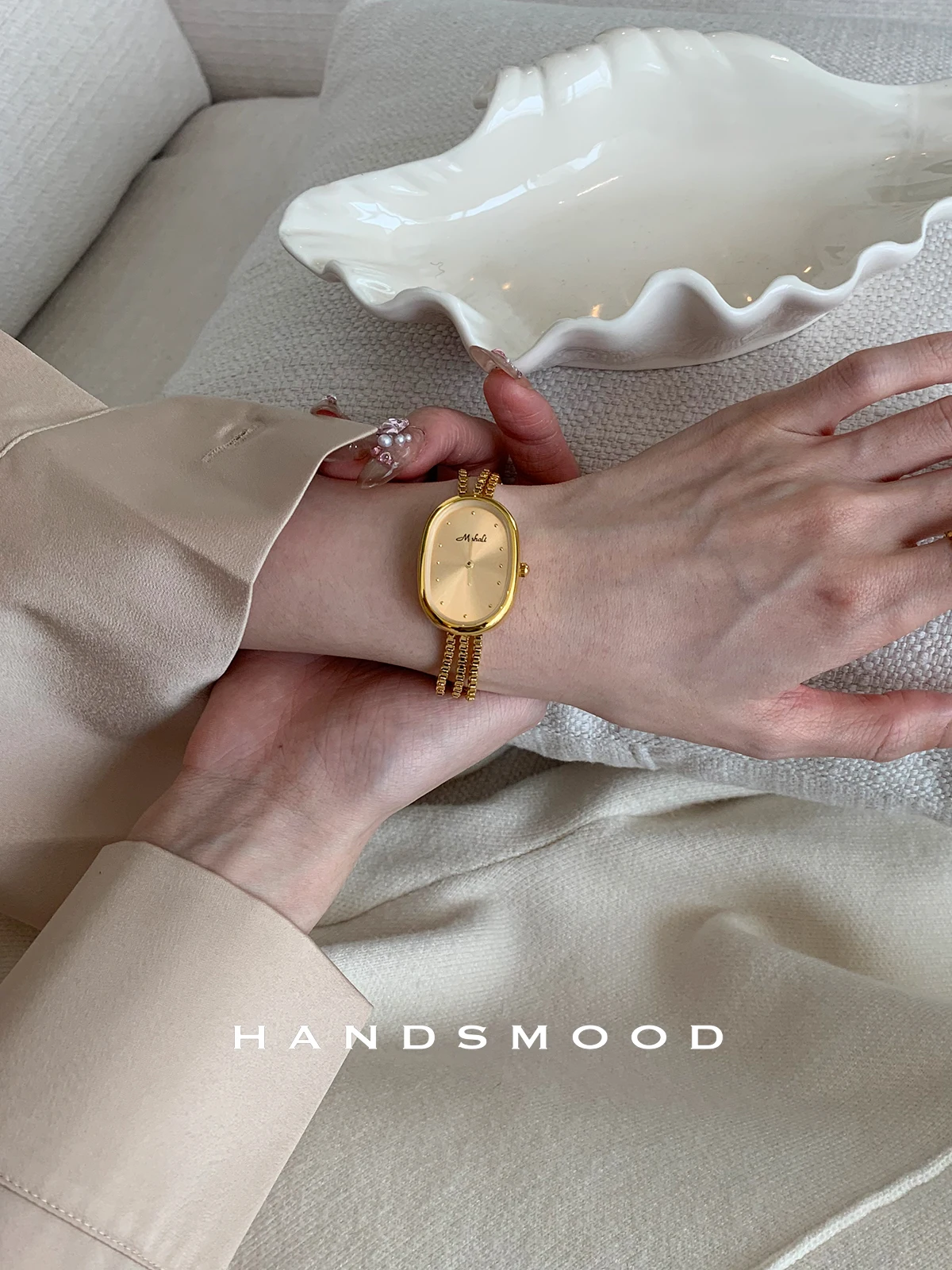 Luxury women's watch, high-end gold oval dial, tassel chain design belt buckle, ladies quartz watch, women's gift, women's watch