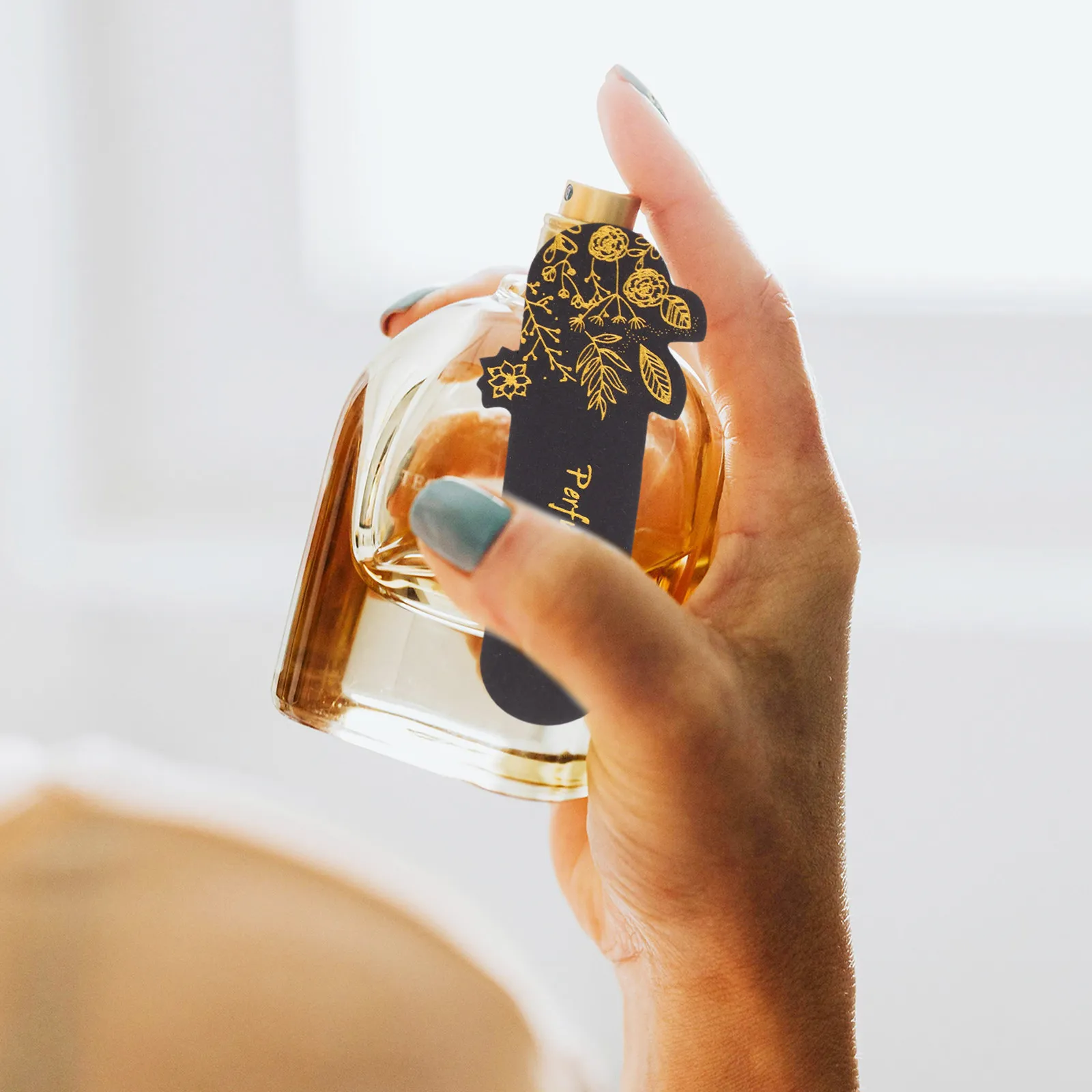 

100 шт. черных тестовых полосок для духов с золотой фольгой, одноразовые тестеры ароматов для ароматерапии, пробники эфирных масел, ароматические карточки