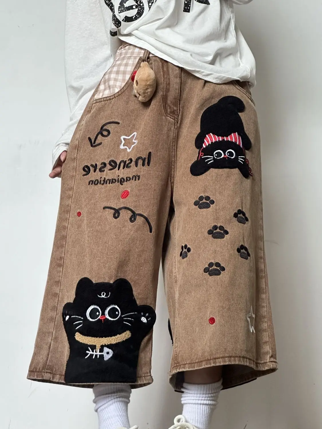 Retro cartoon cat towel embroidered denim cropped pants women's 2026 summer new wide-leg pants shorts