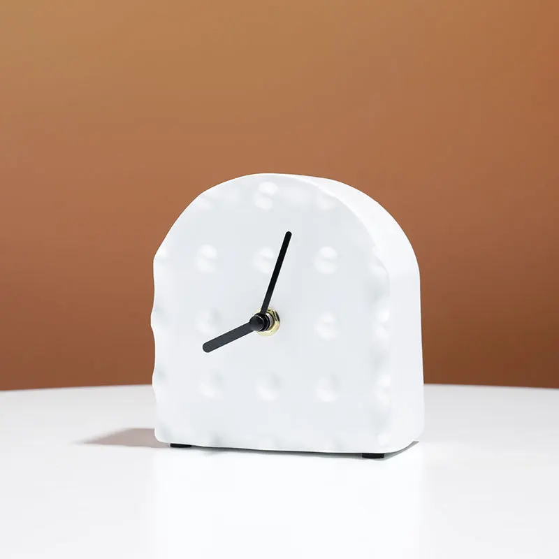 

Simple Clock Figurines Nordic Modern Desktop Ornament Living Room Creative Design Figurines Elegant Aesthetics Home Decoration