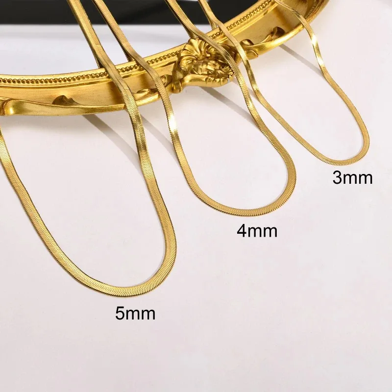 الراقية متعددة الاستخدامات المعدنية الفاخرة 18K مطلية بالذهب متعرجة قلادة ثعبان بسيط شخصية كلاسيكية قلادة