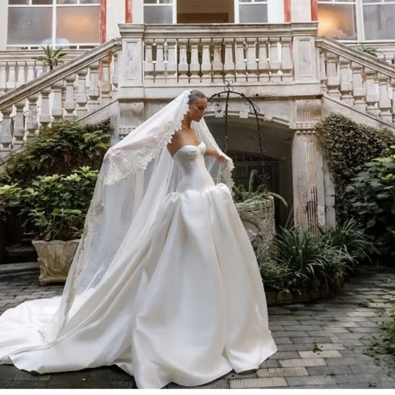 Customized Satin Ivory White Ball Gown Royal Wedding Dresses Long tail Tull Lace Decal applique Made Robe De