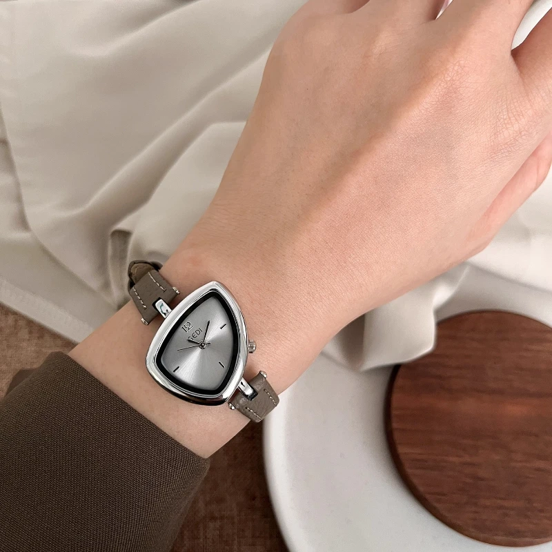 

2025 Luxury Women's Watch Exceptional Timepiece High-Quality Designer Leather Quartz Watch The Perfect Gift for Women