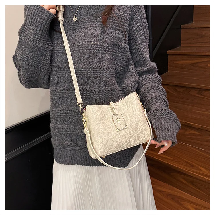 

Trendy Women's Crossbody Bucket Bag 2025 Autumn Winter - Retro High-End Small Batch Shoulder Tote
