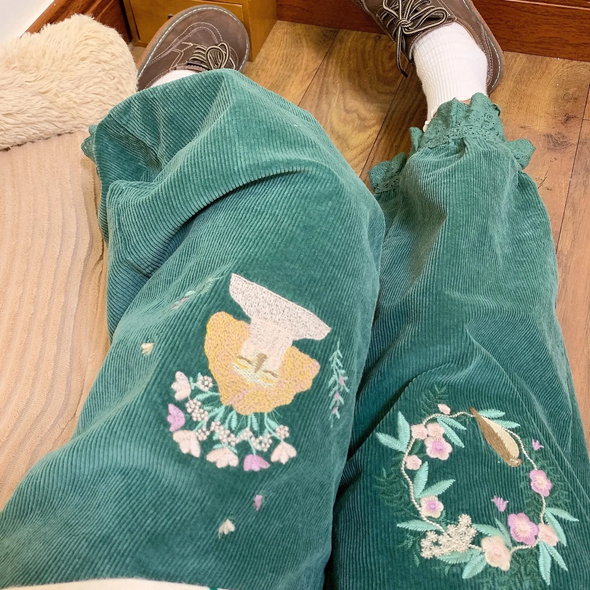 Inverno Mori Girl velluto a coste ricamo floreale pantaloni larghi alla caviglia pantaloni autunno Retro Edwardian dolce pizzo Palazzo pantaloni