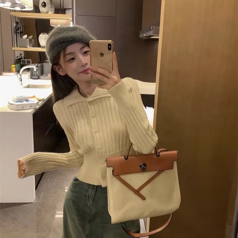 Mujer Otoño Invierno moda botón Color sólido Polo cuello tejer camisa de fondo ropa de mujer todo-fósforo jerseys delgados Top