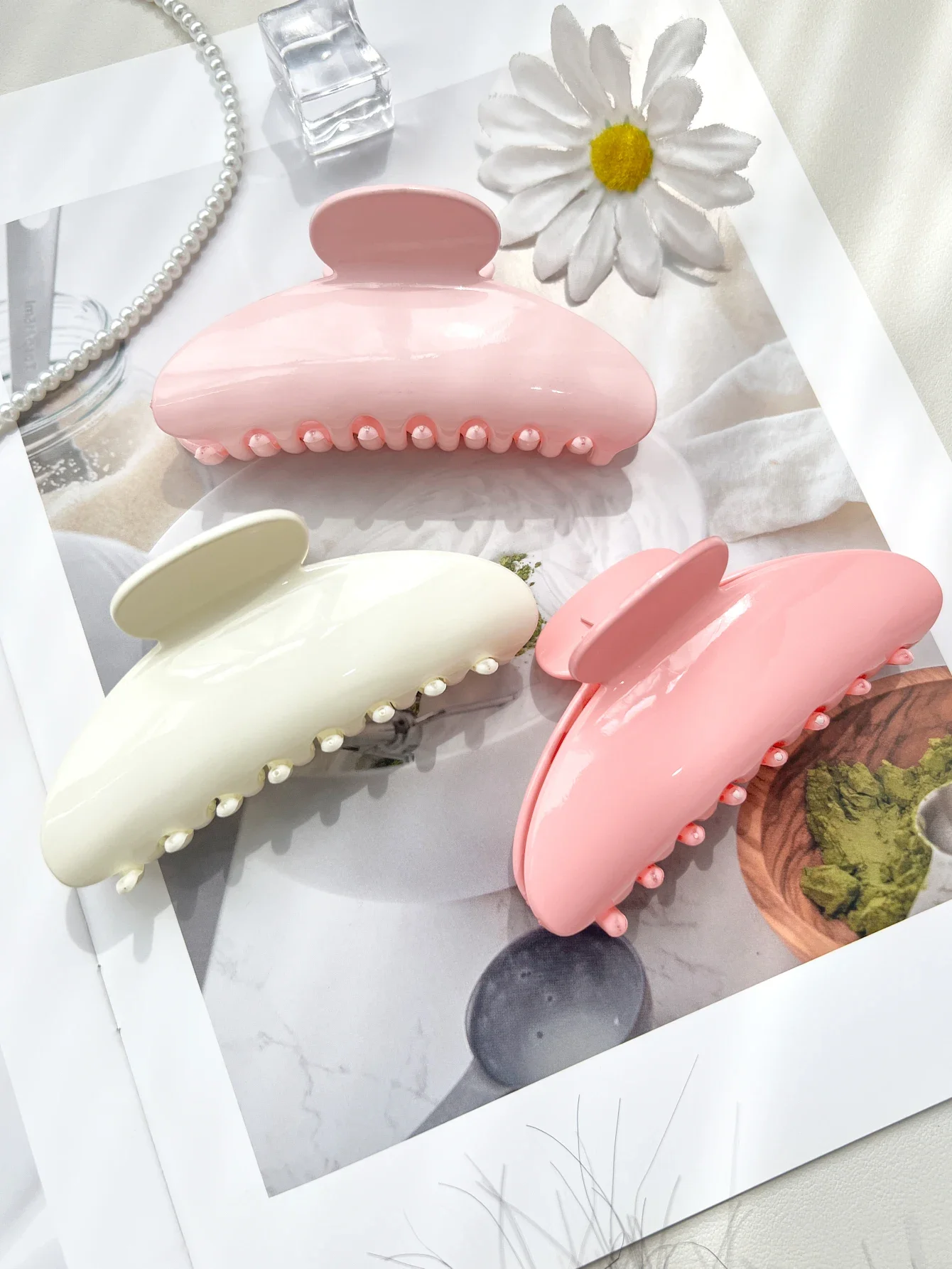 フランスのソリッドカラーのヘアクリップ、ピンクのヘアクリップ、大きめ、滑り止め、サメ、女性と女の子向けのスタイリッシュなヘアアクセサリー