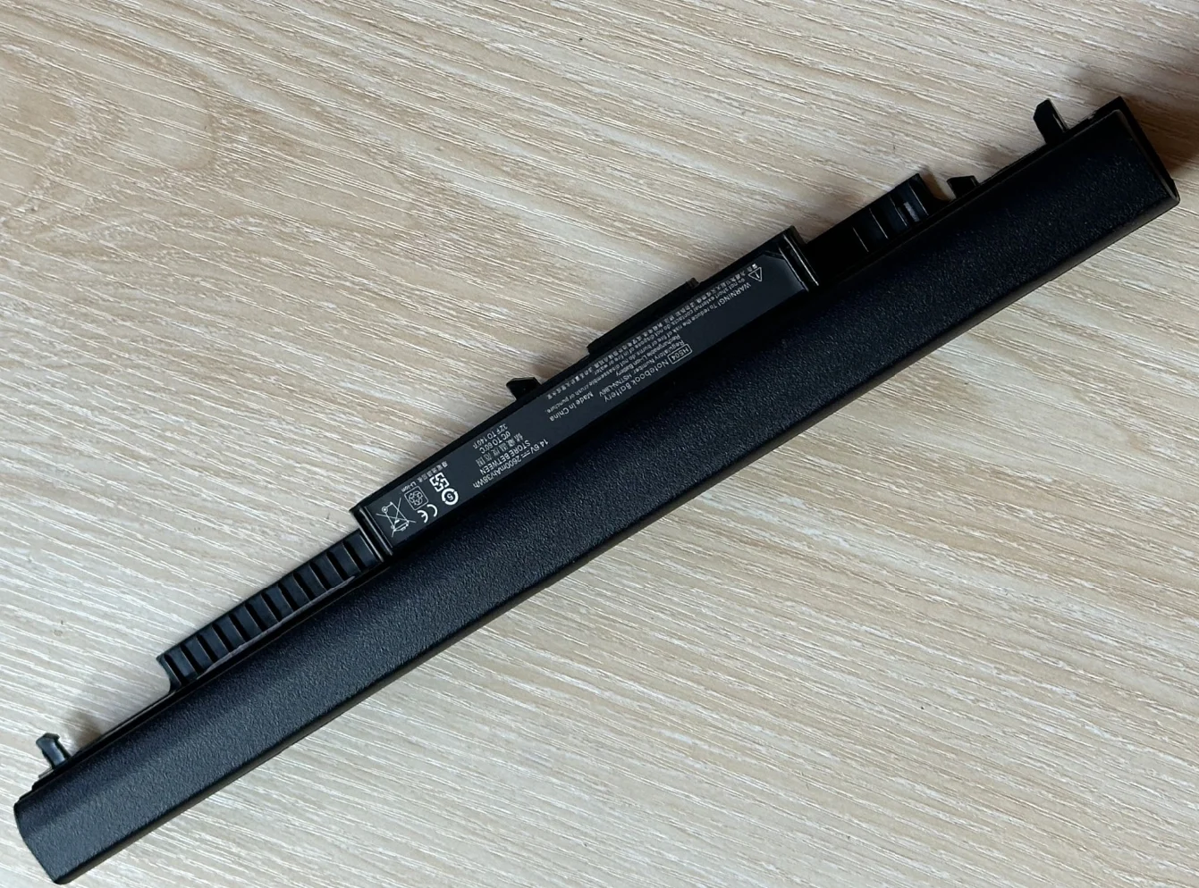 807956-001 807957-001 Laptop Battery for HP Spare 807611-421 HS04 HS03 Notebook 15-AY039WM 15-ay013nr 15-AY009DX