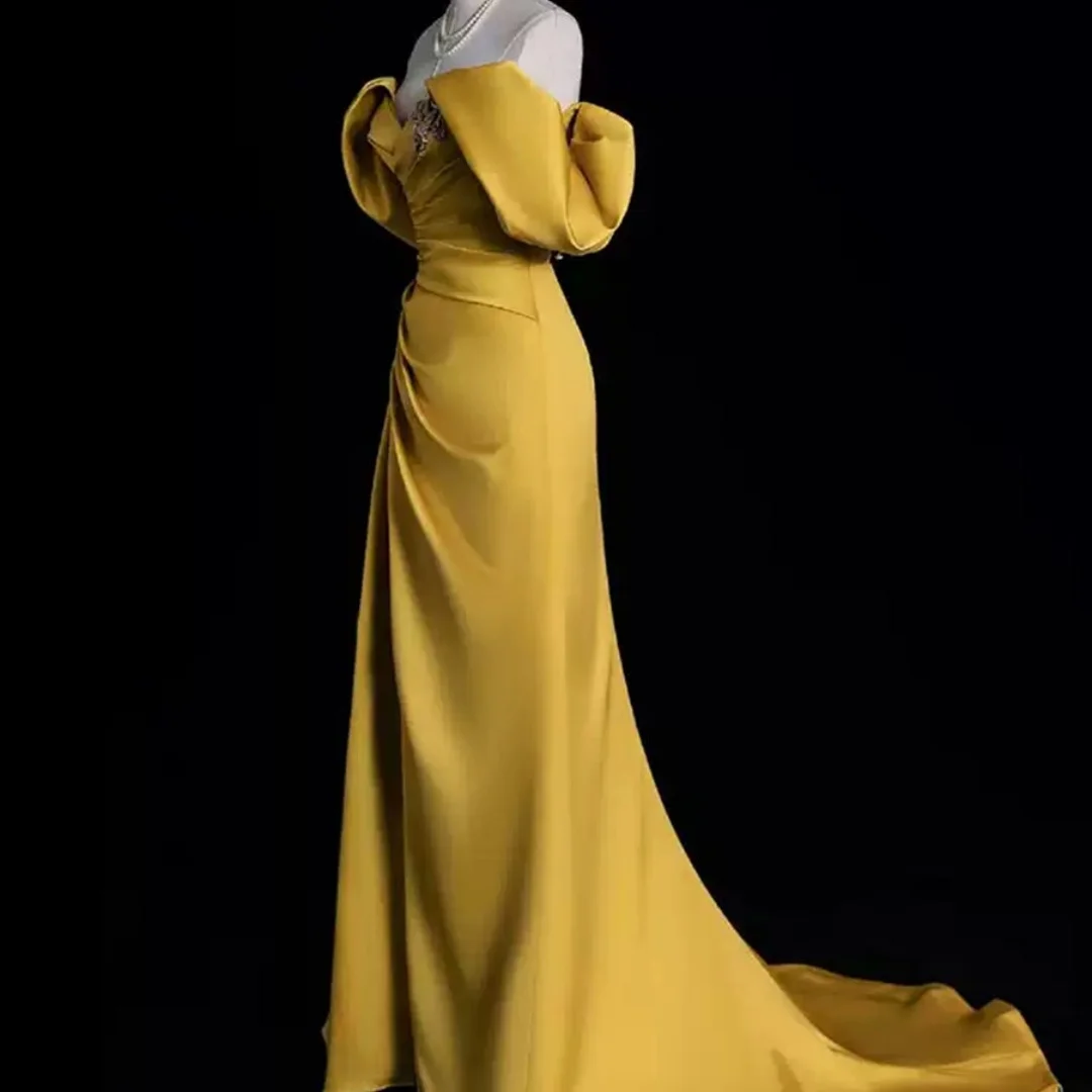 Mila Goudgeel Off-the-shoulder Galajurken Pofmouwen Satijn Ruches Vloerlengte Trein Op maat gemaakte formele avonden 2025