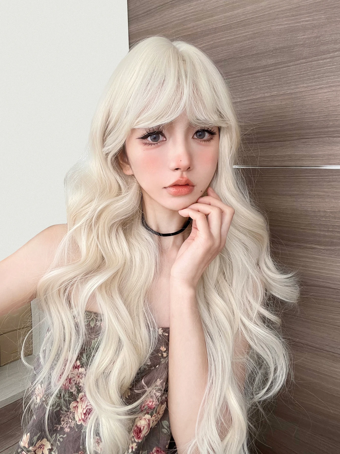 28Inch Blonde Platinum Golden Lolita Synthetic Wigs With Bang Long Wavy Hair Wig for Women Cosplay Daily Use Heat Resistant