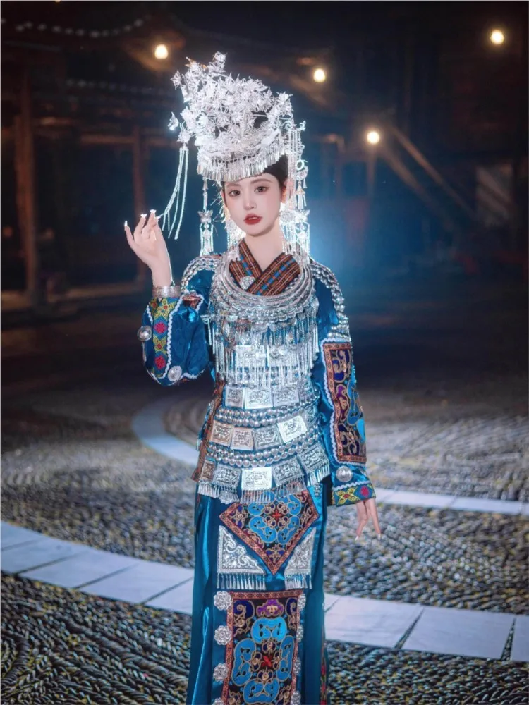 

New ethnic costume blue clothing with embroidery a complete set of style