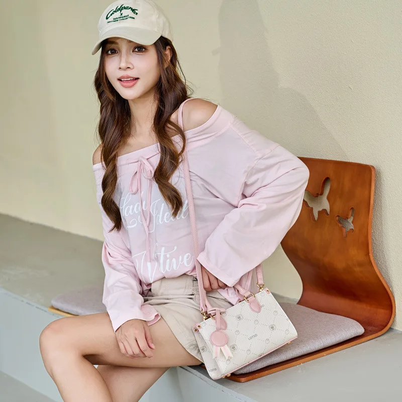 

Оригинальные сумки и кошельки Disney, серия Strawberry Bear, женская сумка с милым принтом, милая универсальная сумка через плечо 33