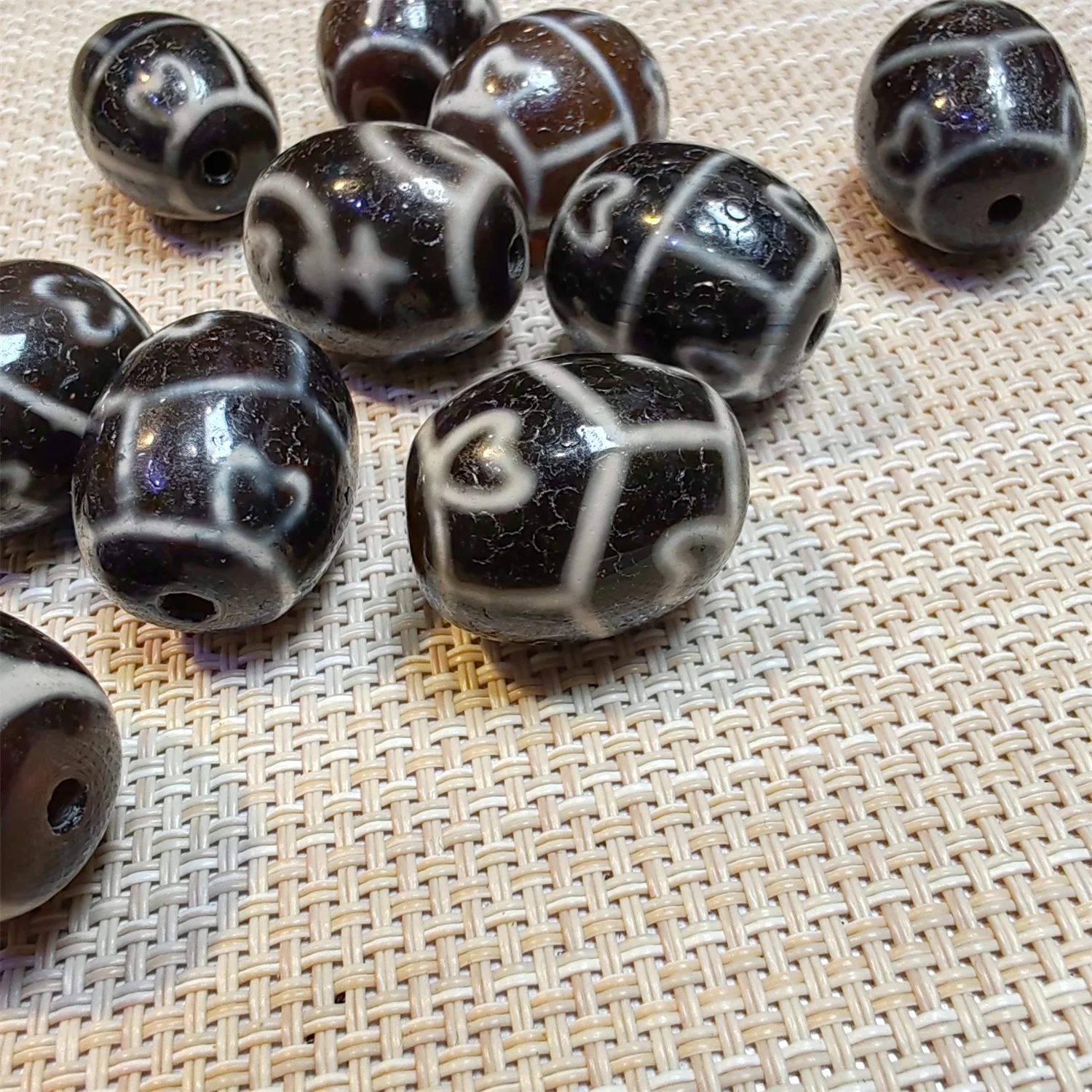 1pcs/lot Natural Old Agate Dzi Black and white Dalo Treasure bottle tortoise shell lotus 22×18mm diy Bracelet Necklace taki 6