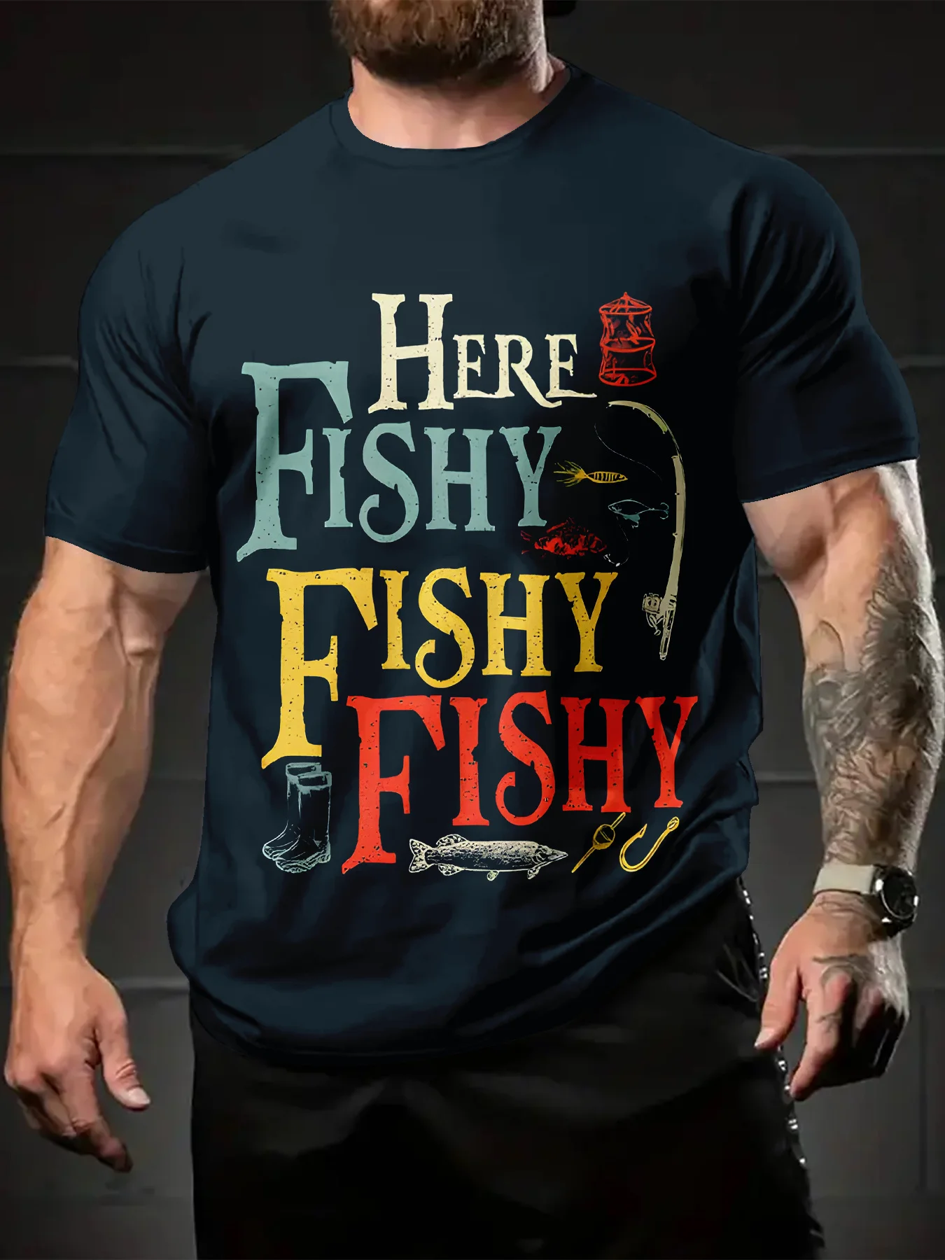 Lustiges Angel-T-Shirt für Herren mit Aufdruck „Here Fishy Fishy“ auf der Rückseite, Bass-Grafik, Rundhalsausschnitt, kurzärmeliges Oberteil