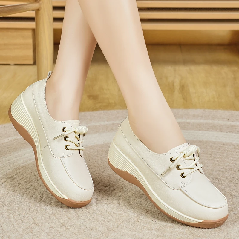 

Женские кроссовки на платформе с танкеткой - удобные повседневные прогулочные туфли на шнуровке с нескользящей подошвой