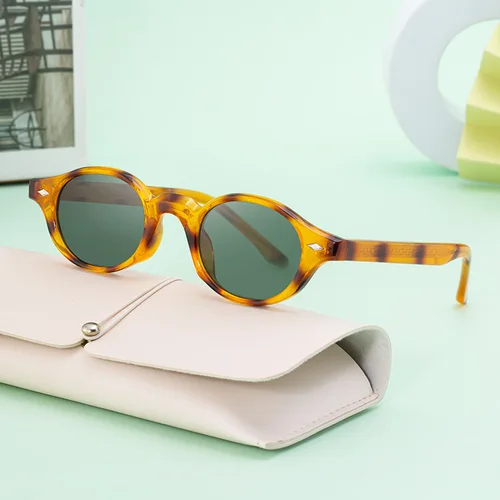 Imagen 2 del producto SHAUNA, gafas de sol ovaladas pequeñas a la moda para mujer, gafas de sol de lujo con remaches Retro para hombre, gafas de sol de color verde oscuro UV400 Punk