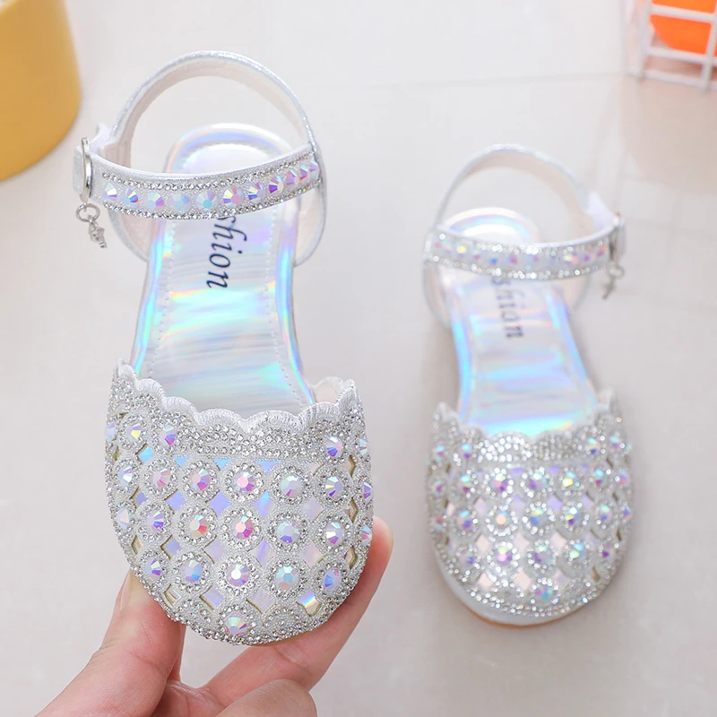 New Children Princess Shoes Baby Girls Flat Hollow Crystal Leather Sandals Fashion Sequin Soft Kids Dance Party Sparkly Shoes